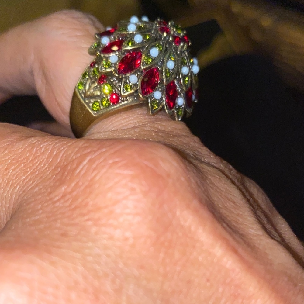 Heidi Daus Elegant Domed Starburst Swarovski Crystal Ring - Picture 5 of 15